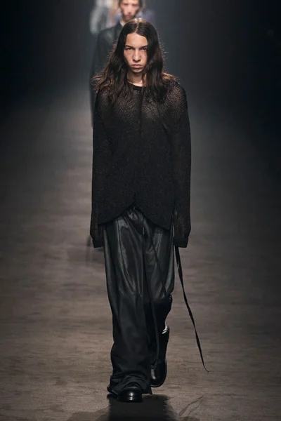 Look 14